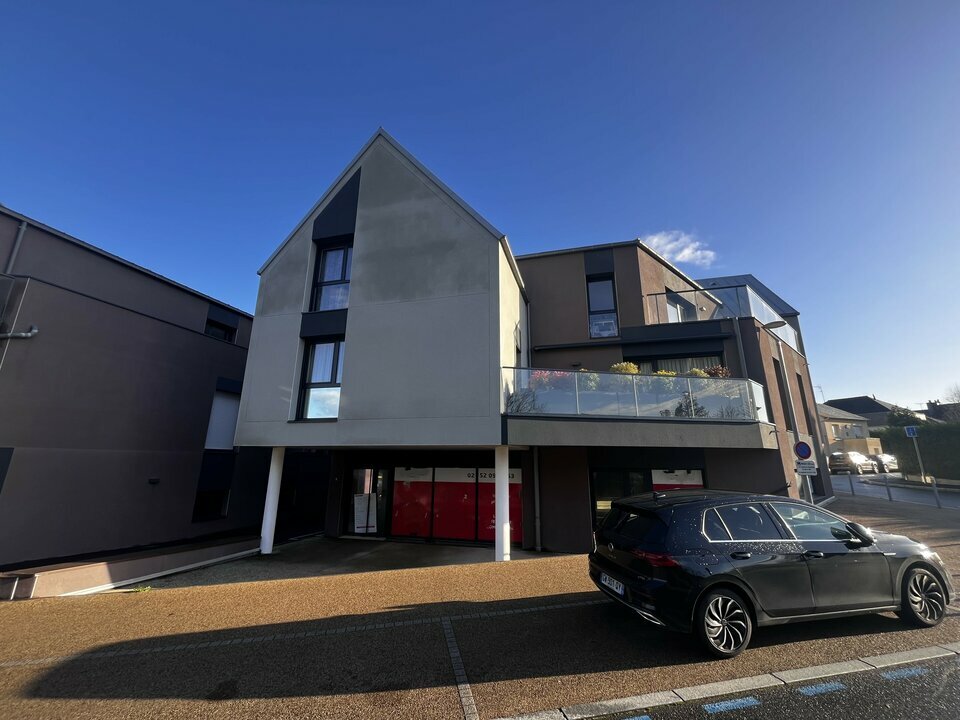 Vente Bureaux à LA CHAPELLE DES FOUGERETZ de 135m² - Réf. n°3417 - PHOTO1_3417_1764086518.jpg