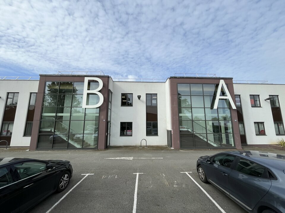 Location Bureaux à Cesson-Sévigné de 110m² - Réf. n°379 - PHOTO1_379_1748425595.jpg