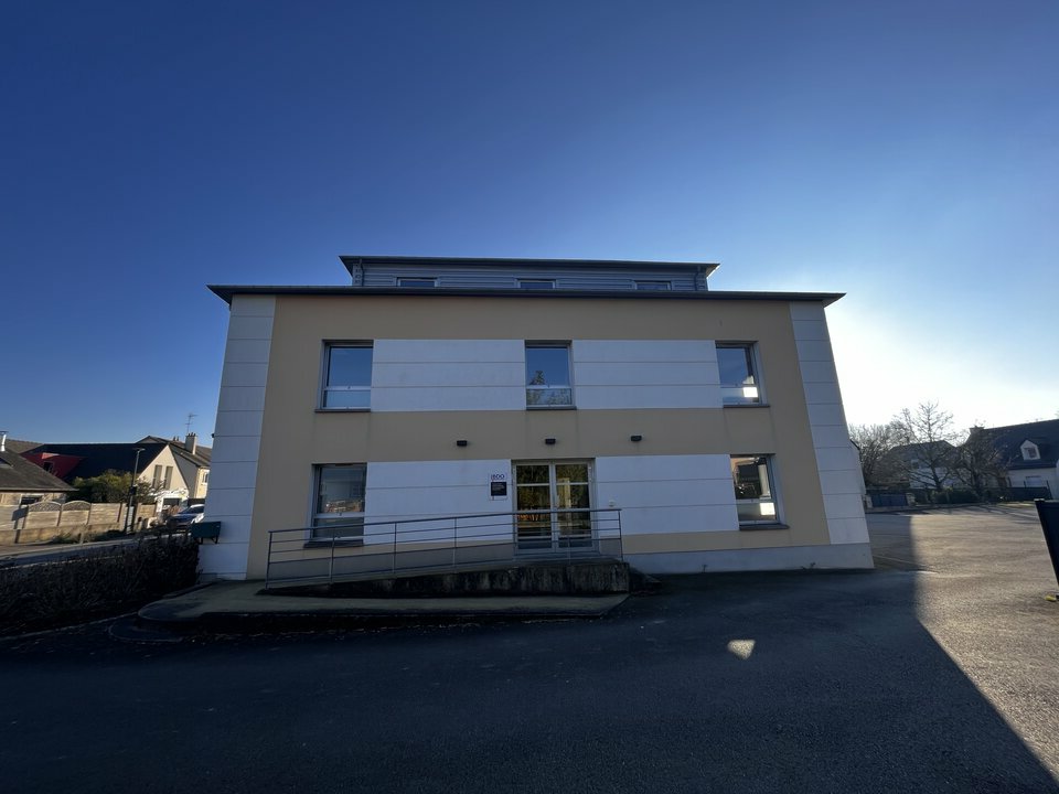 Location Bureaux à Betton de 295m² - Réf. n°4062 - PHOTO1_4062_1675848579.jpg