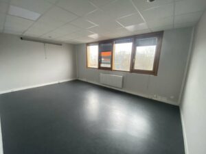 Vente Bureaux à Cesson-Sévigné de 145m² - Réf. n°4481 - PHOTO3_4481_1737965426.jpg