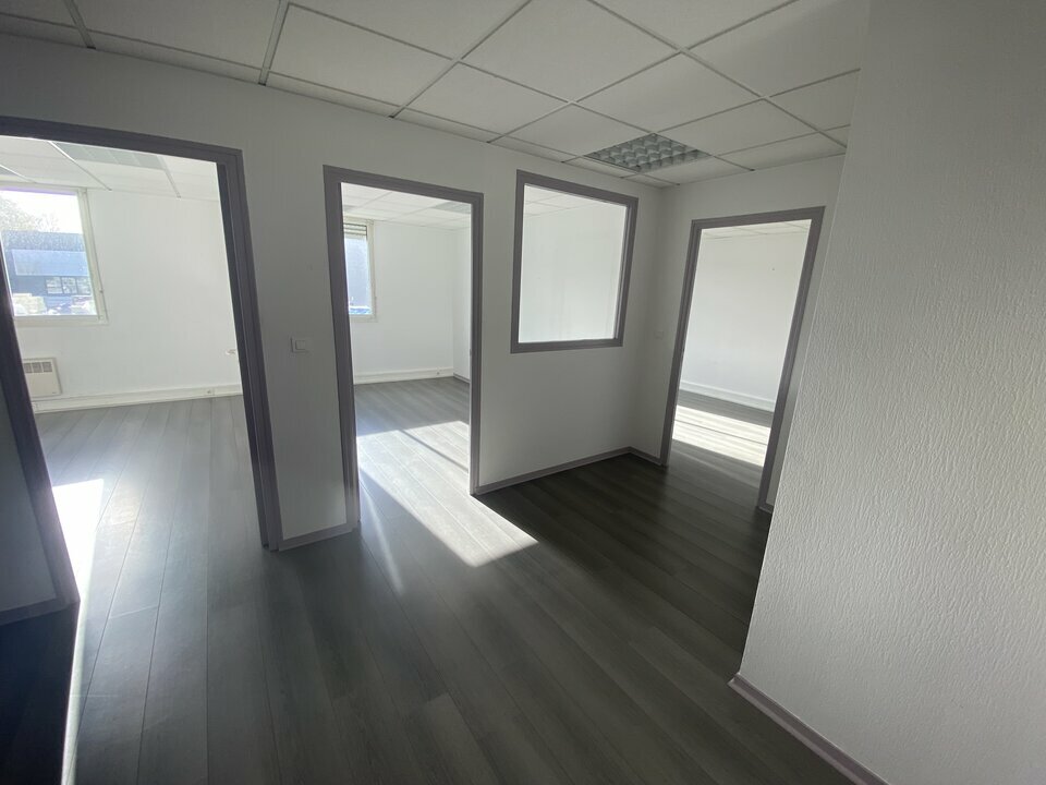 Location Bureaux à Chantepie de 70m² - Réf. n°1063 - PHOTO1_1063_1731425769.jpg