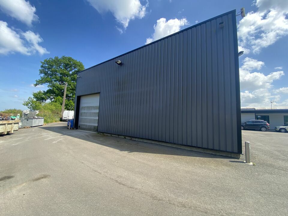 Vente Entrepôt – Local d&rsquo;activité à Chevaigné de 777m² - Réf. n°3829 - PHOTO1_3829_1709127759.jpg