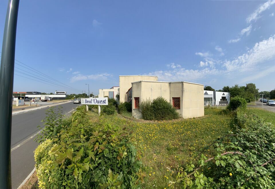 Location Entrepôt – Local d&rsquo;activité à VEZIN LE COQUET de 400m² - Réf. n°4158 - PHOTO1_4158_1686903962.jpg