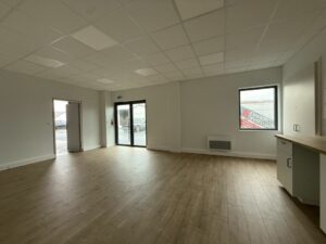 Location Entrepôt – Local d&rsquo;activité à Le Rheu de 212m² - Réf. n°4825 - PHOTO5_4825_1778488072.jpg