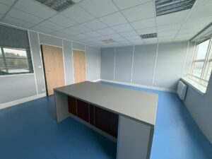 Vente Bureaux à Rennes de 120m² - Réf. n°898 - PHOTO8_898_1772790854.jpg