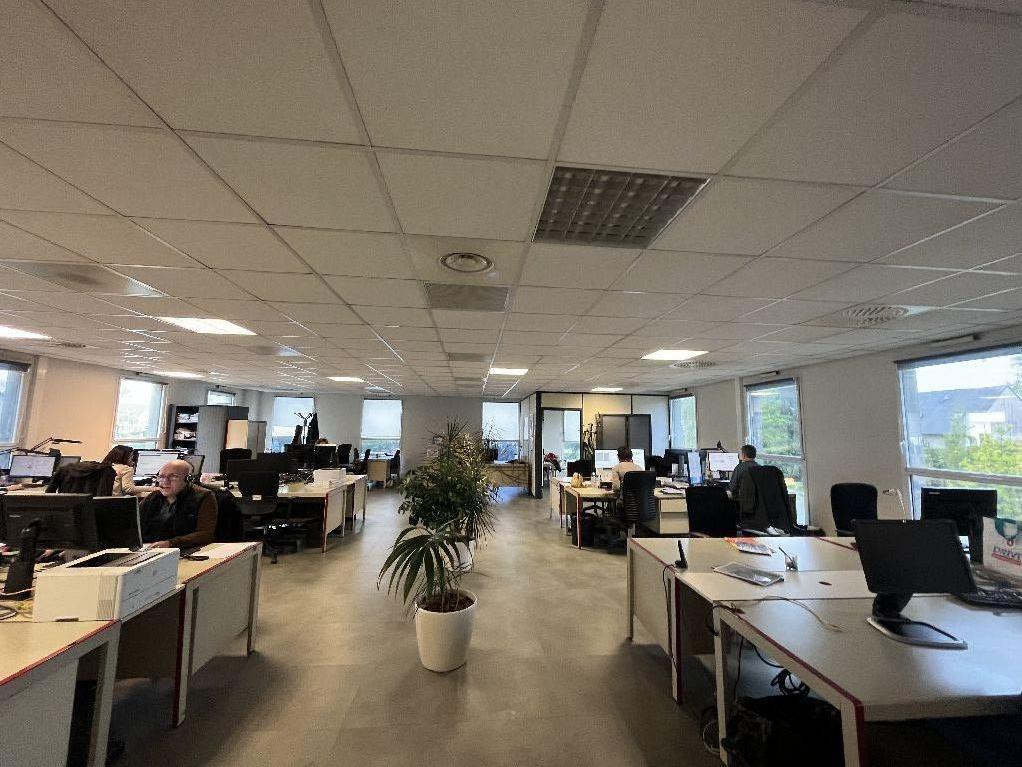 Location Bureaux à SAINT JACQUES DE LA LANDE de 450m² - Réf. n°3842 - PHOTO1_3842_1671527721.jpg
