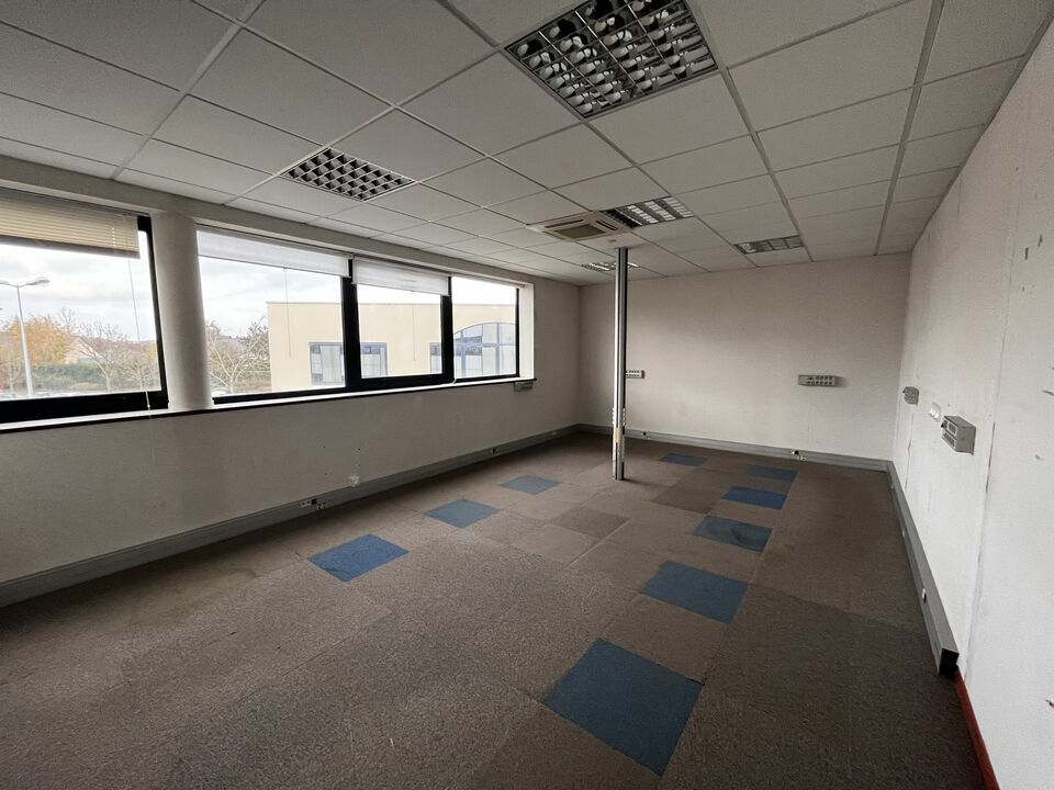 Vente Bureaux à SAINT GREGOIRE de 1455m² - Réf. n°3919 - PHOTO1_3919_1701179455.jpg