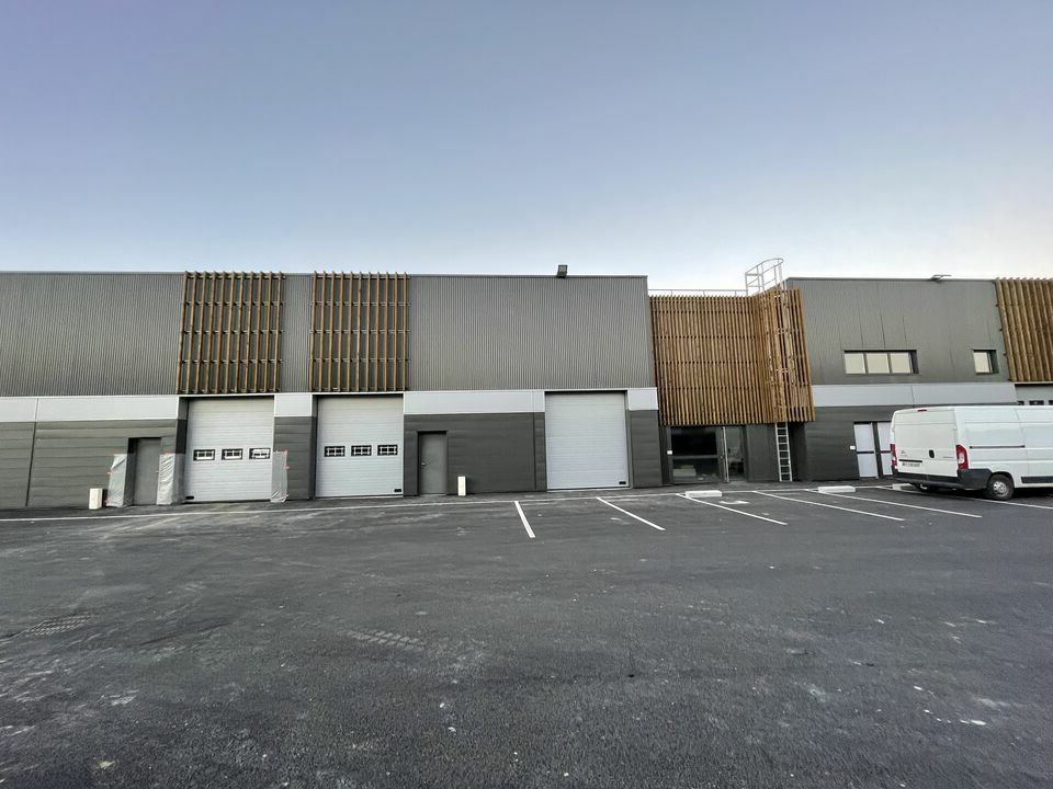 Location Entrepôt – Local d&rsquo;activité à Pacé de 356m² - Réf. n°4339 - PHOTO1_4339_1775572365.jpg