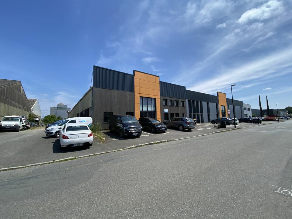 Vente Entrepôt – Local d&rsquo;activité à Pacé de 1100m² - Réf. n°4621 - PHOTO1_4621_1750344609.jpg