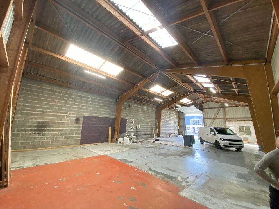 Location Entrepôt – Local d&rsquo;activité à Betton de 250m² - Réf. n°4735 - PHOTO1_4735_1768211231.jpg