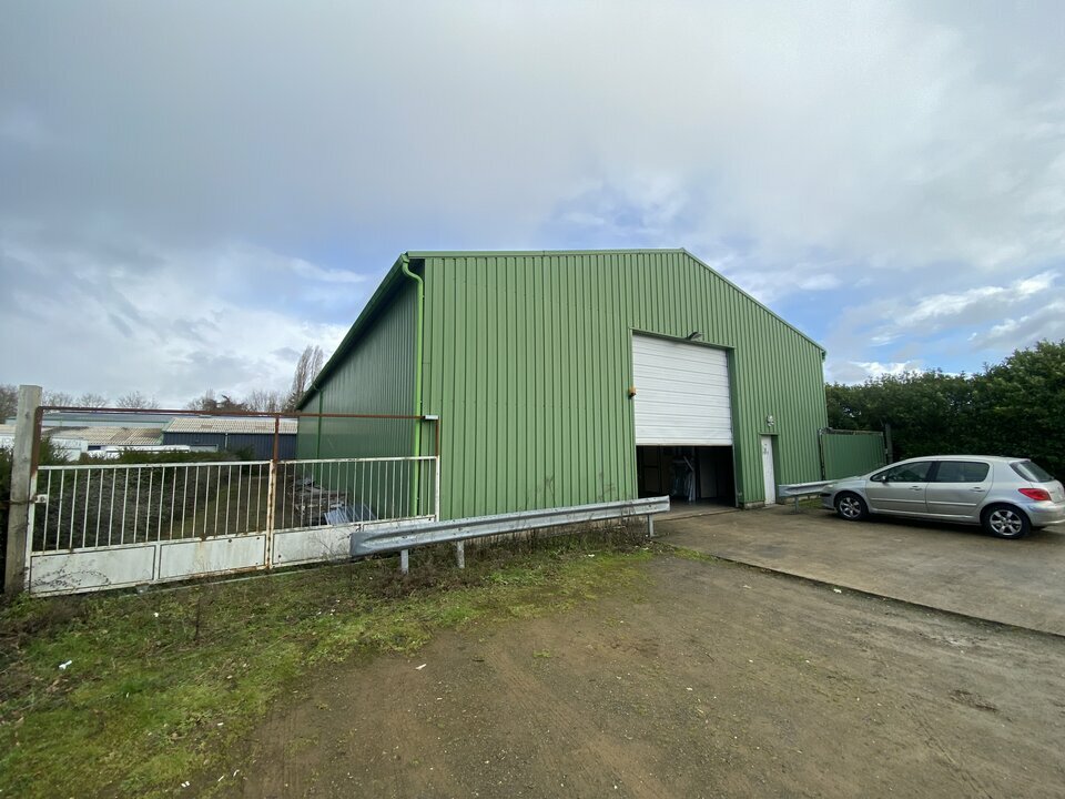 Vente Entrepôt – Local d&rsquo;activité à Betton de 450m² - Réf. n°4744 - PHOTO1_4744_1768326378.jpg