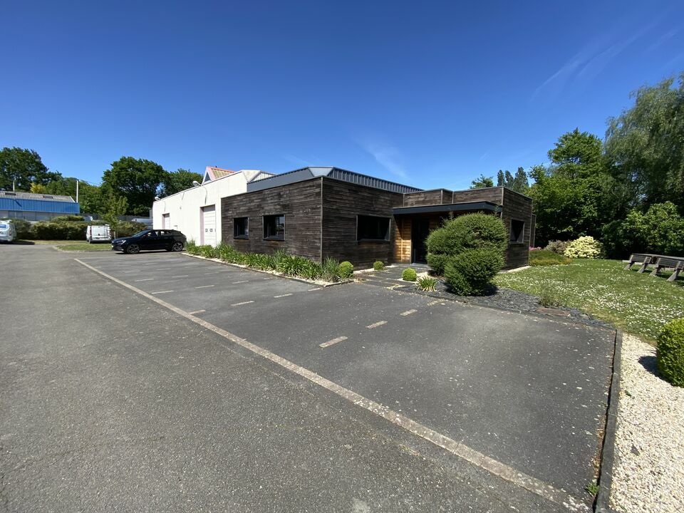 Location Entrepôt – Local d&rsquo;activité à Vezin-le-Coquet de 700m² - Réf. n°4819 - PHOTO1_4819_1777276074.jpg
