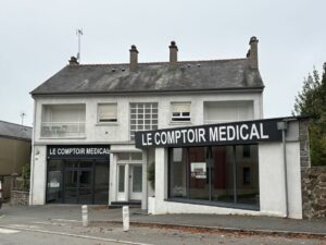 Location Local commercial à Fougères de 300m² - Réf. n°4687 - PHOTO2_4687_1760356903.jpg