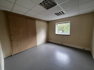 Vente Bureaux à Bruz de 323m² - Réf. n°1142 - PHOTO4_1142_1756460380.jpg