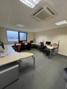 Vente Bureaux à SAINT GREGOIRE de 1500m² - Réf. n°3918 - PHOTO4_3918_1701696013.jpg