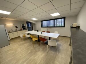 Location Entrepôt – Local d&rsquo;activité à SAINT-JACQUES-DE-LA-LANDE de 1000m² - Réf. n°4774 - PHOTO4_4774_1770652206.jpg