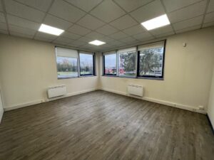 Vente Bureaux à SAINT GREGOIRE de 115m² - Réf. n°4775 - PHOTO4_4775_1770720958.jpg