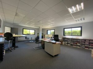 Location Entrepôt – Local d&rsquo;activité à Vezin-le-Coquet de 700m² - Réf. n°4819 - PHOTO4_4819_1777276147.jpg