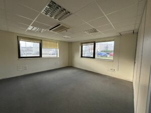 Vente Bureaux à SAINT GREGOIRE de 1500m² - Réf. n°3918 - PHOTO5_3918_1702308049.jpg