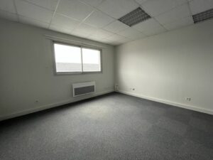 Location Bureaux à Montgermont de 79m² - Réf. n°981 - PHOTO5_981_1770634771.jpg