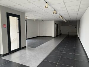 Location Local commercial à Fougères de 300m² - Réf. n°4687 - PHOTO7_4687_1760356952.jpg