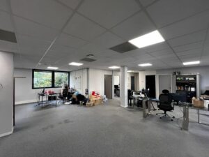 Vente Bureaux à Chartres-de-Bretagne de 192.3m² - Réf. n°4692 - PHOTO8_4692_1760962947.jpg