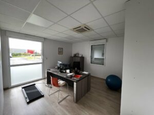 Vente Bureaux à Le Rheu de 165.35m² - Réf. n°4855 - PHOTO8_4855_1783320909.jpg