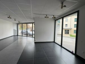 Location Local commercial à Fougères de 300m² - Réf. n°4687 - PHOTO9_4687_1760357381.jpg