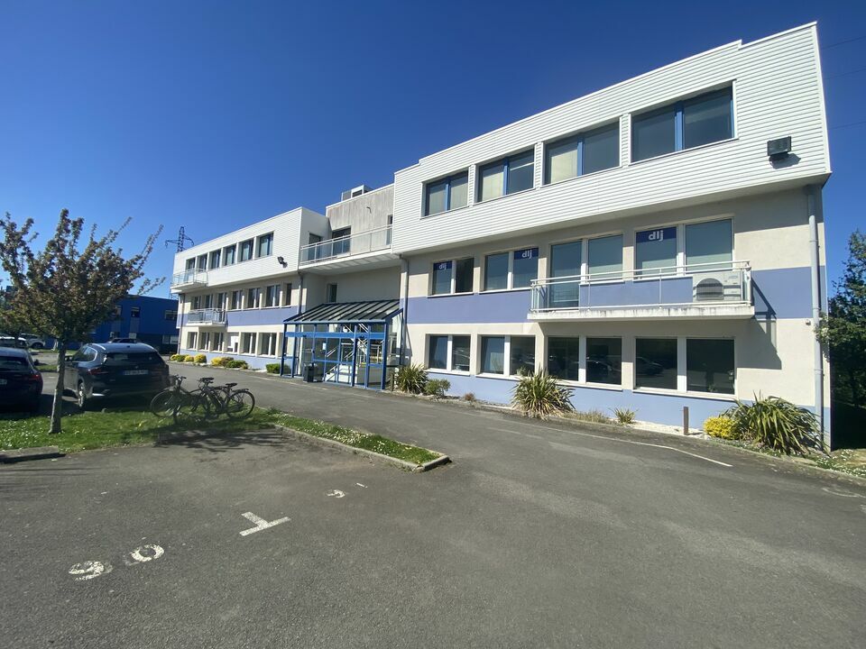 Location Bureaux à Cesson-Sévigné de 231m² - Réf. n°1071 - PHOTO1_1071_1767780711.jpg
