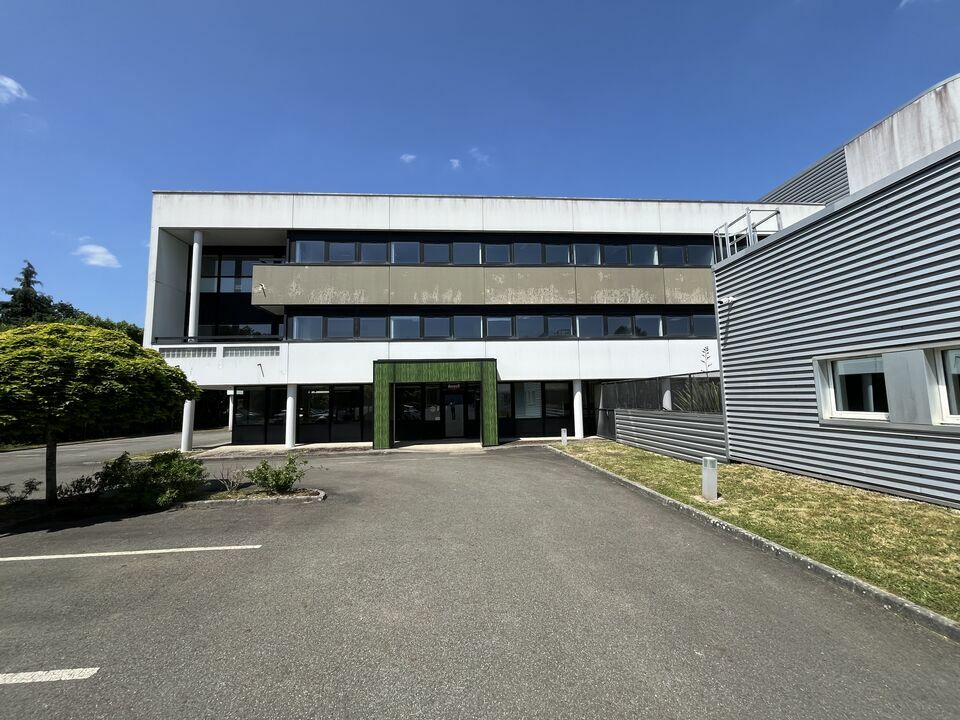 Location Bureaux à VERN SUR SEICHE de 1372m² - Réf. n°4599 - PHOTO1_4599_1750941460.jpg