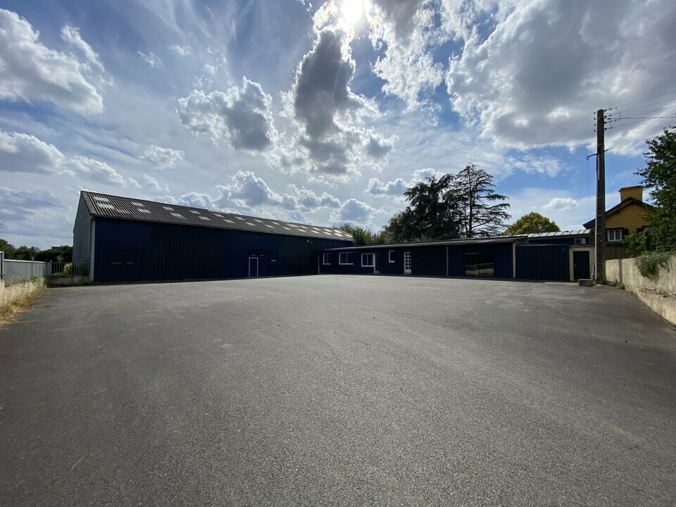 Location Entrepôt – Local d&rsquo;activité à CHÂTEAUBOURG de 630m² - Réf. n°4890 - PHOTO1_4890_1788169160.jpg