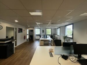 Location Entrepôt – Local d&rsquo;activité à SAINT-JACQUES-DE-LA-LANDE de 711m² - Réf. n°4877 - PHOTO4_4877_1784542536.jpg